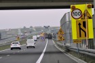 Na ok. 200 metrowym odcinku drogi wprowadzono przewężenie do jednego pasa ruchu i ograniczenie prędkości do 80 km/h.