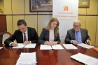 Umowę podpisali: Waldemar Wójcik w imieniu firmy Strabag (pierwszy z lewej) oraz Anna Wysocka i Zbigniew Szepietowski reprezentujący GDDKiA.