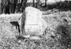 „Kamień straceń czarownic” 1055 rok, znajdował się w miejscowości Jagodnik. Fotografia wykonana w 1980 roku