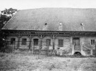 Zajazd – karczma z XVIII wieku w Uniemyślu. Fotografia wykonana w 1980 roku