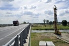 Obok dotychczasowego mostu na rzece Wieprz powstanie nowy. Fot. Krzysztof Nalewajko
