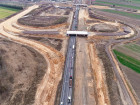 A1. odc. E - WD 350 Wiadukt drogowy nad autostradą km 414+335,73 w ciągu łącznicy węzła Mykanów - postęp prac luty 2020 r.